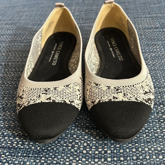 VINCE CAMUTO Femils Knit Cap Toe Flat sz 8 - Picture 2 of 6